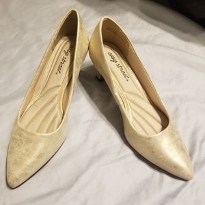 Metallic gold heel